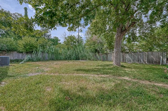 5431 Willow Glen Drive, Houston, TX 77033