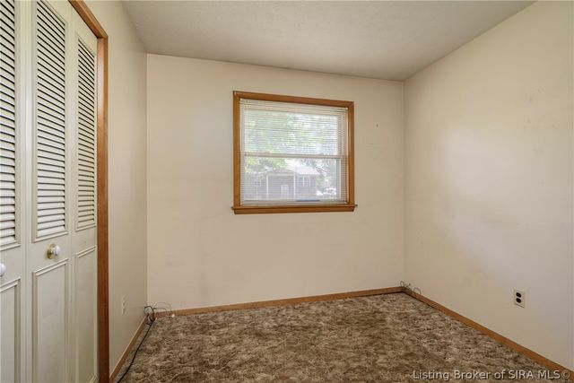 1120 Spicewood Drive, Clarksville, IN 47129