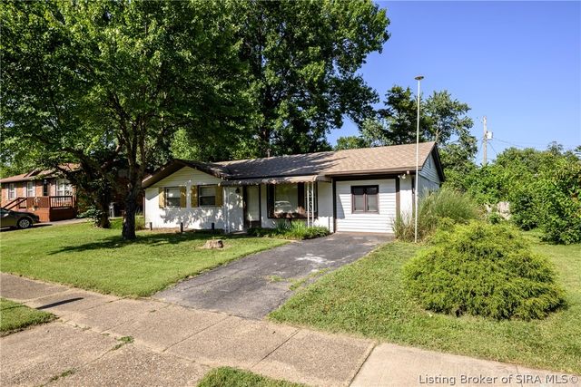 1120 Spicewood Drive, Clarksville, IN 47129