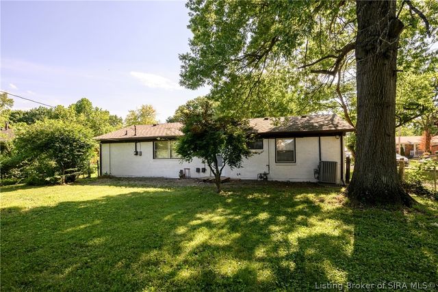 1120 Spicewood Drive, Clarksville, IN 47129