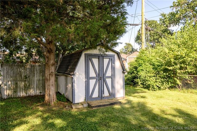 1120 Spicewood Drive, Clarksville, IN 47129