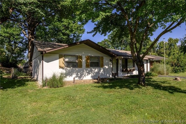 1120 Spicewood Drive, Clarksville, IN 47129