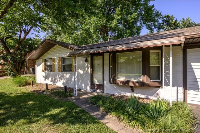 1120 Spicewood Drive, Clarksville, IN 47129