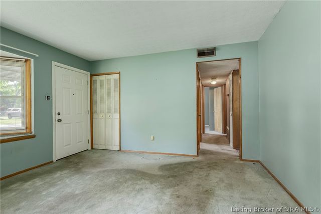 1120 Spicewood Drive, Clarksville, IN 47129