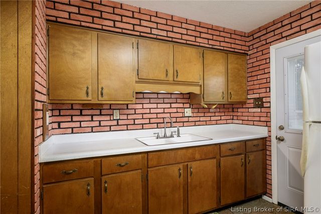 1120 Spicewood Drive, Clarksville, IN 47129