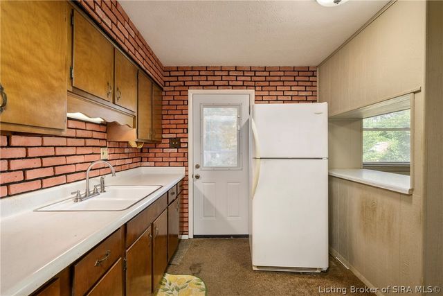 1120 Spicewood Drive, Clarksville, IN 47129