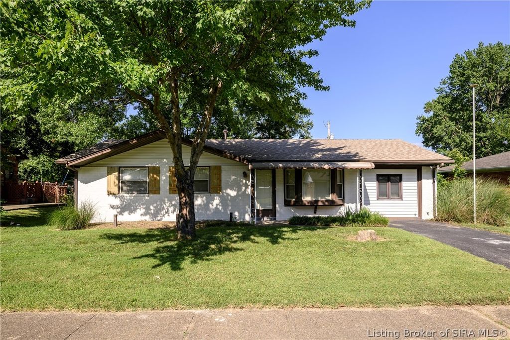 1120 Spicewood Drive, Clarksville, IN 47129