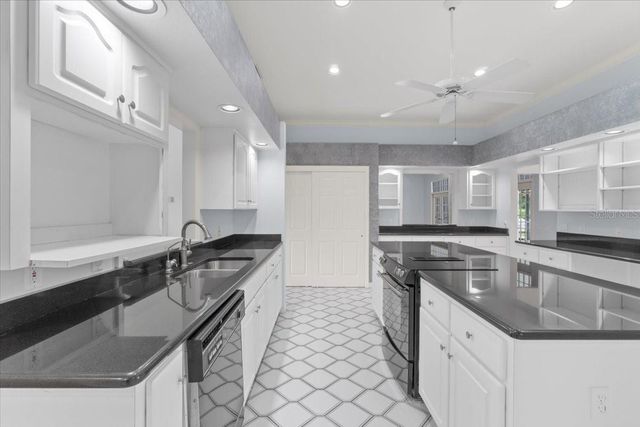 725 HERITAGE DRIVE NE, Winter Haven, FL 33881