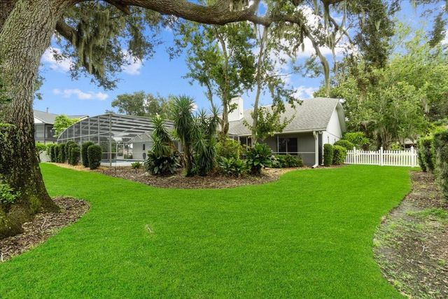 725 HERITAGE DRIVE NE, Winter Haven, FL 33881