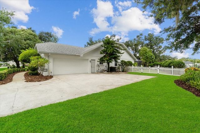 725 HERITAGE DRIVE NE, Winter Haven, FL 33881