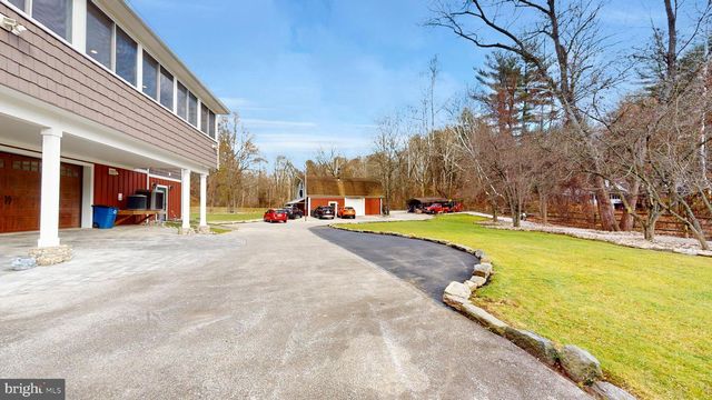 901 CRUM CREEK RD, Broomall, PA 19008