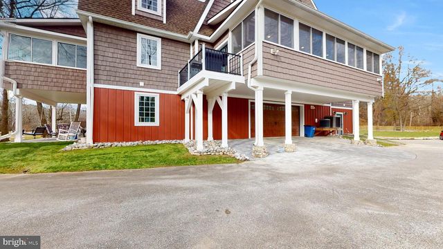 901 CRUM CREEK RD, Broomall, PA 19008