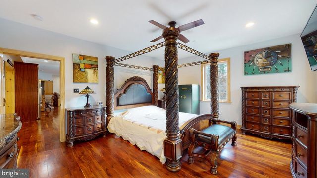 901 CRUM CREEK RD, Broomall, PA 19008