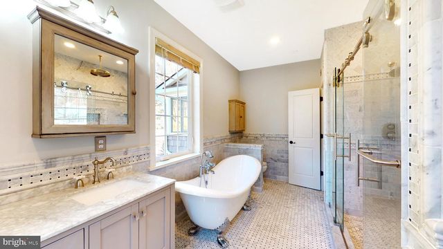 901 CRUM CREEK RD, Broomall, PA 19008