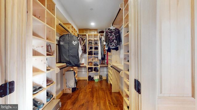 901 CRUM CREEK RD, Broomall, PA 19008