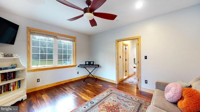 901 CRUM CREEK RD, Broomall, PA 19008