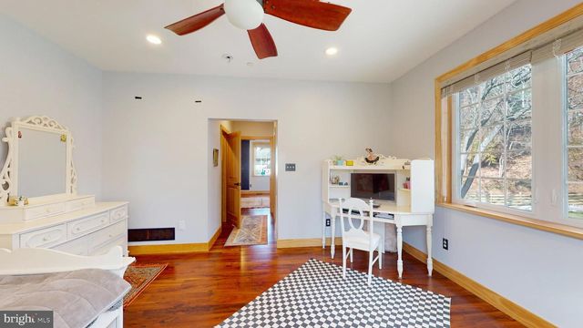 901 CRUM CREEK RD, Broomall, PA 19008