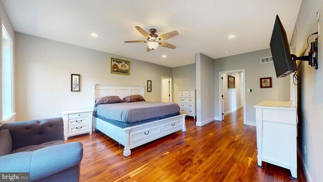 901 CRUM CREEK RD, Broomall, PA 19008