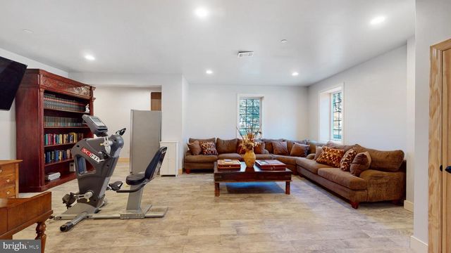 901 CRUM CREEK RD, Broomall, PA 19008