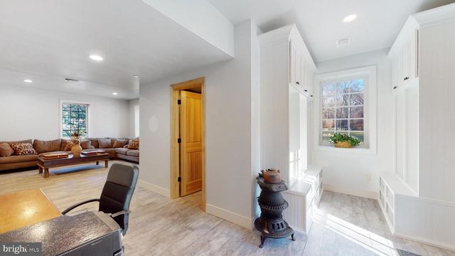 901 CRUM CREEK RD, Broomall, PA 19008