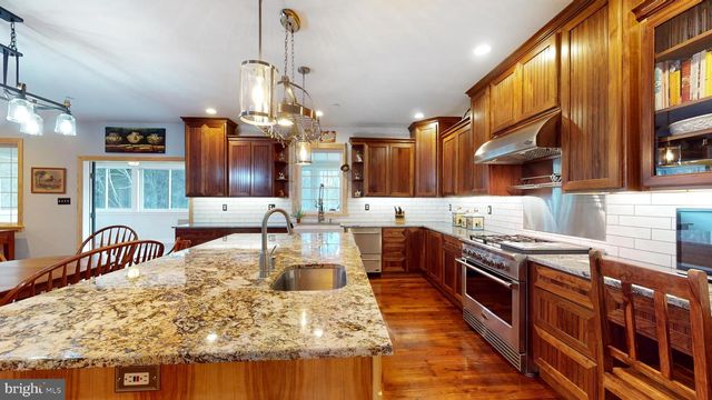 901 CRUM CREEK RD, Broomall, PA 19008
