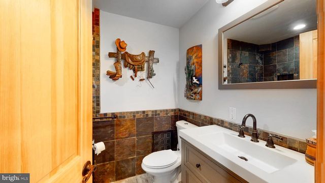 901 CRUM CREEK RD, Broomall, PA 19008