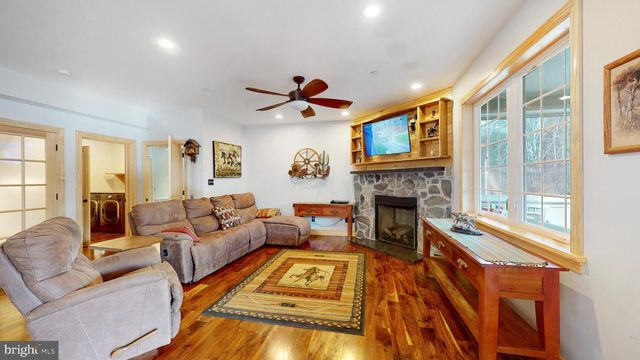 901 CRUM CREEK RD, Broomall, PA 19008