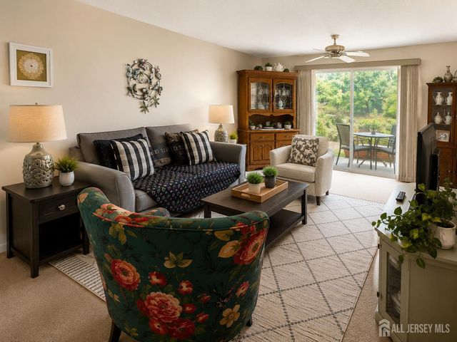 116 Empress Plaza B, Monroe, NJ 08831