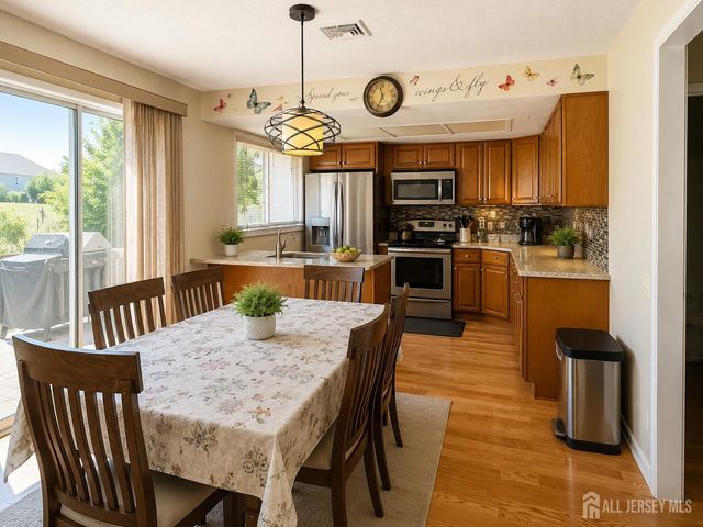 116 Empress Plaza B, Monroe, NJ 08831