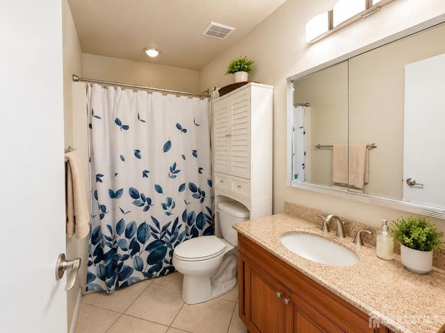 116 Empress Plaza B, Monroe, NJ 08831