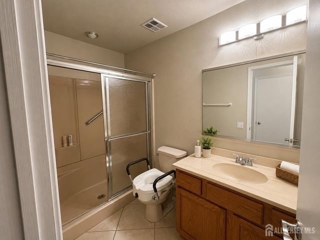 116 Empress Plaza B, Monroe, NJ 08831
