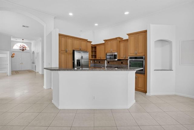 7035 Vivaldi Lane, Delray Beach, FL 33446