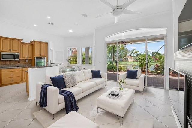 7035 Vivaldi Lane, Delray Beach, FL 33446