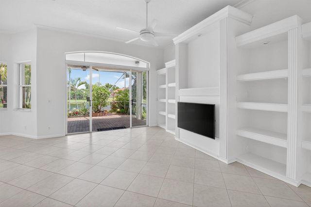 7035 Vivaldi Lane, Delray Beach, FL 33446