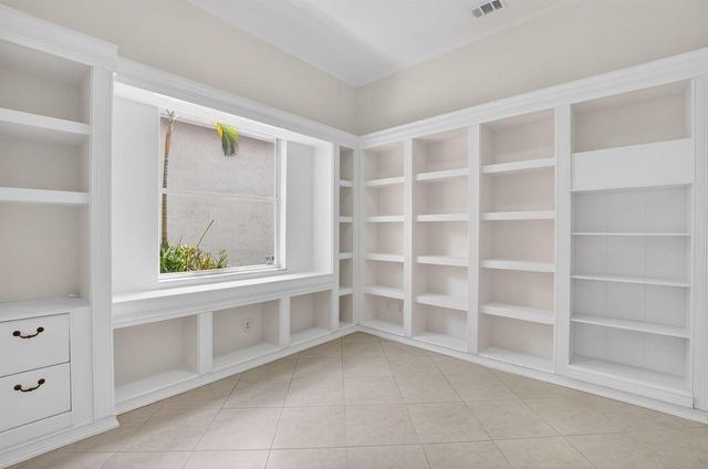 7035 Vivaldi Lane, Delray Beach, FL 33446