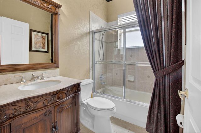 7035 Vivaldi Lane, Delray Beach, FL 33446