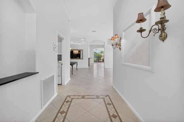 7035 Vivaldi Lane, Delray Beach, FL 33446