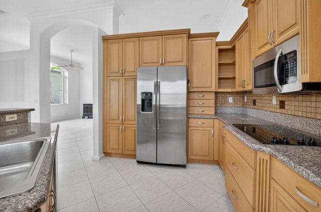 7035 Vivaldi Lane, Delray Beach, FL 33446