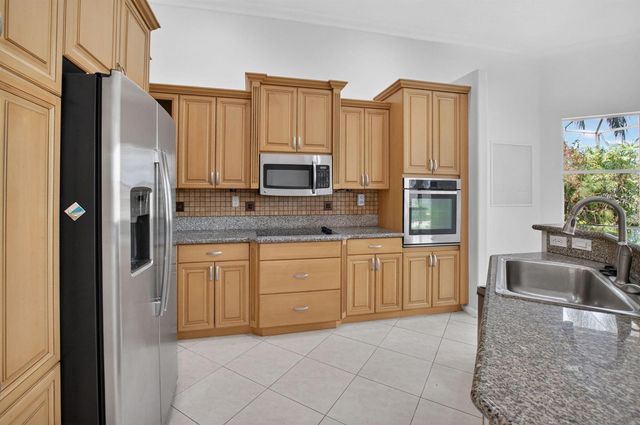 7035 Vivaldi Lane, Delray Beach, FL 33446
