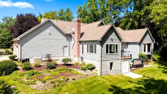 2700 11th Street Court, Moline, IL 61265