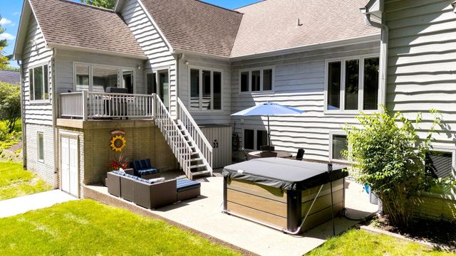 2700 11th Street Court, Moline, IL 61265
