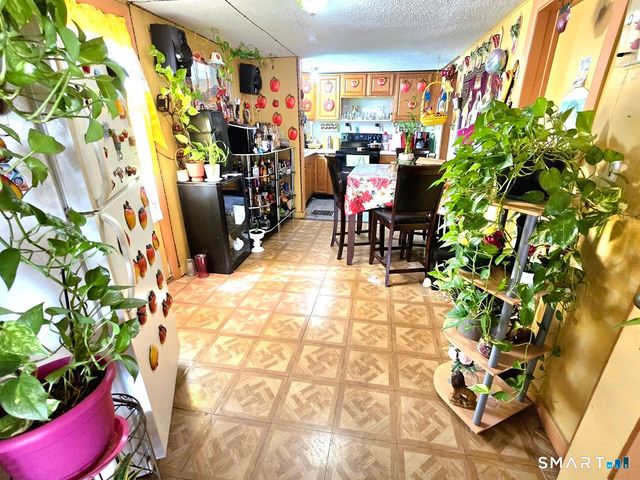 260-262 Burnside Avenue, East Hartford, CT 06108