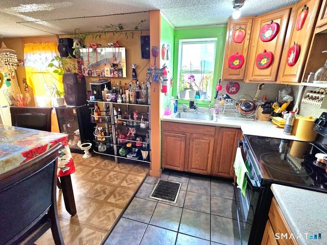 260-262 Burnside Avenue, East Hartford, CT 06108