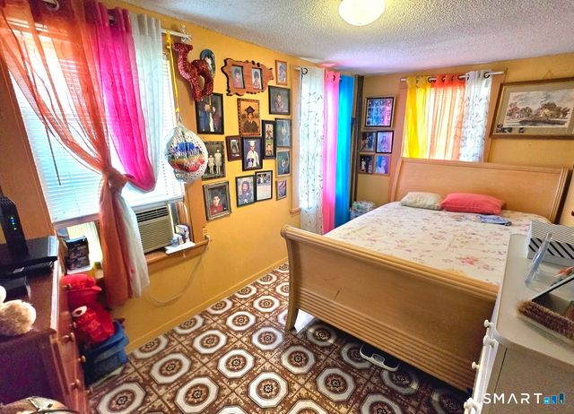 260-262 Burnside Avenue, East Hartford, CT 06108