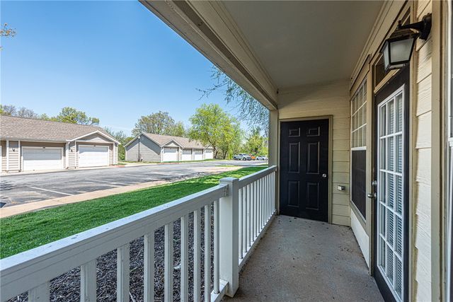 4261 NE Meadow Creek Circle 105, Fayetteville, AR 72703