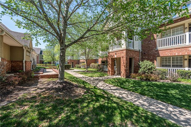 4261 NE Meadow Creek Circle 105, Fayetteville, AR 72703
