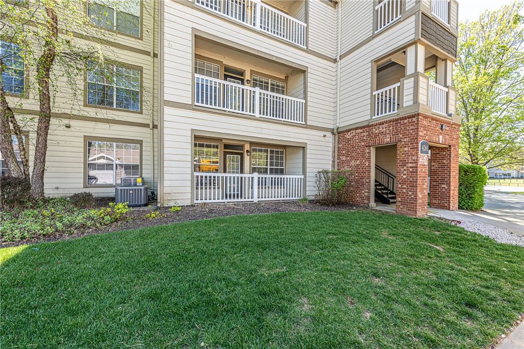 4261 NE Meadow Creek Circle 105, Fayetteville, AR 72703