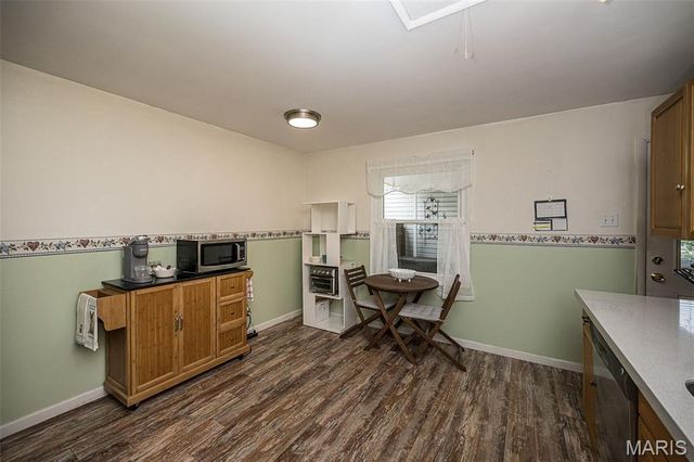 12167 Parkwood Place, Maryland Heights, MO 63043