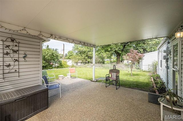 12167 Parkwood Place, Maryland Heights, MO 63043