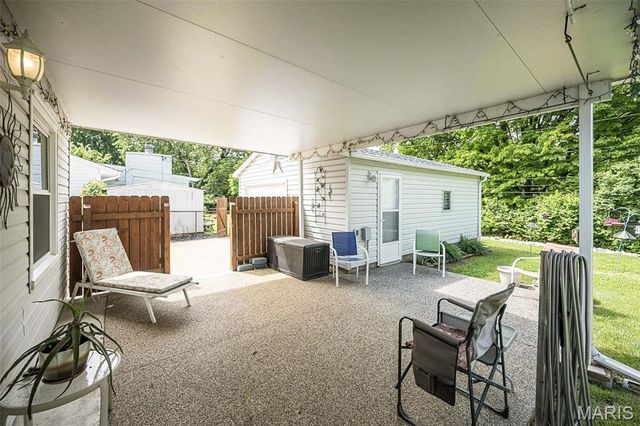 12167 Parkwood Place, Maryland Heights, MO 63043